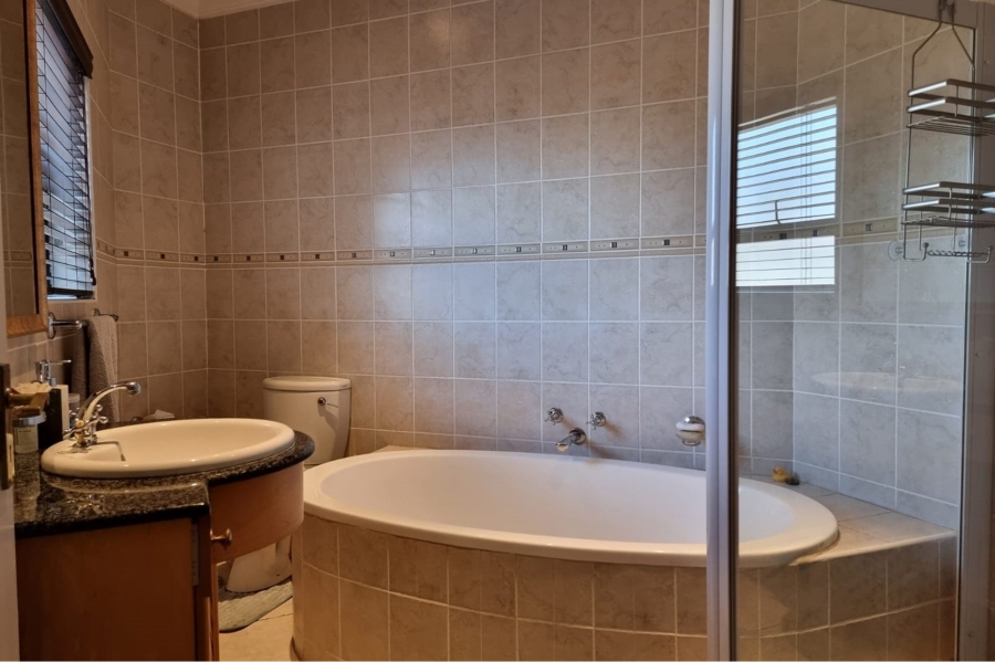 3 Bedroom Property for Sale in WestLake Country Safari Estate North West